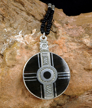 Preview: Runder Ebenholz Anhänger mit Silber - Tuaregschmuck
